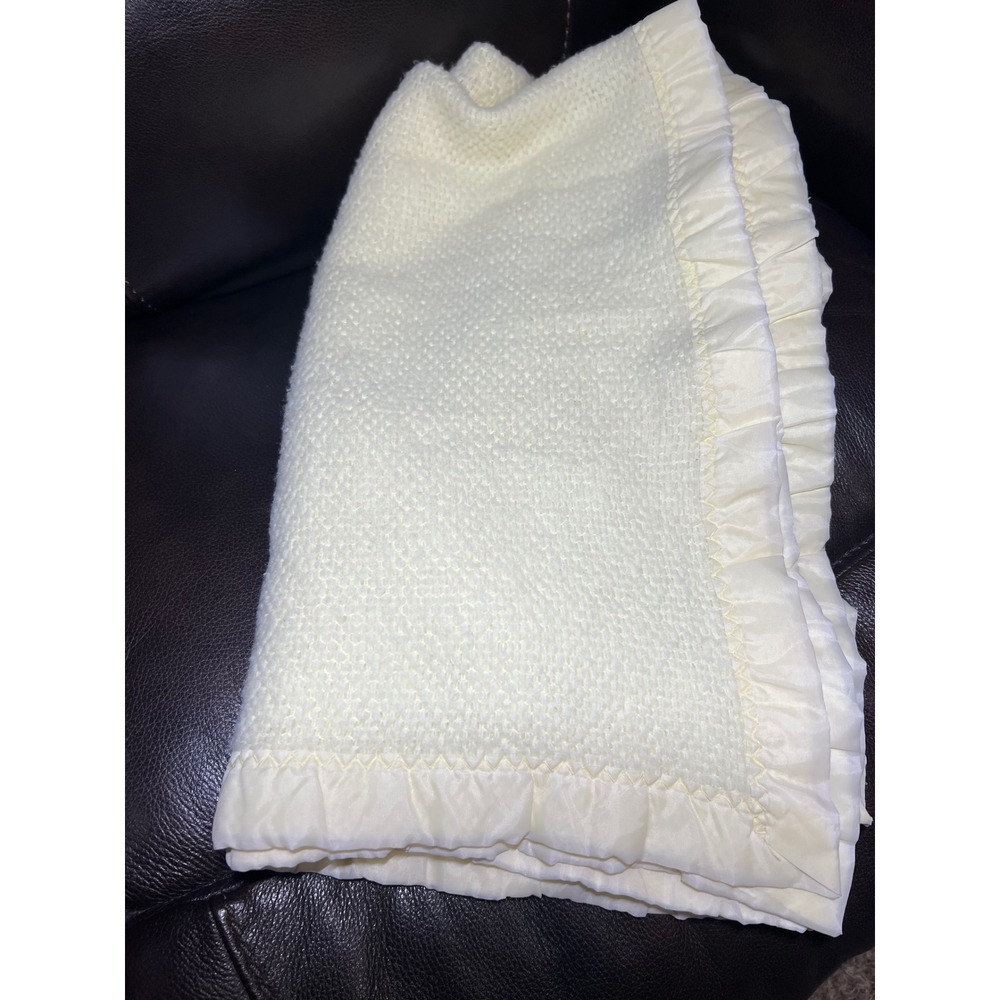 Vintage Baby Blanket Pale Yellow Waffle Knit Satin Ruffle Trim Nursery 40x35